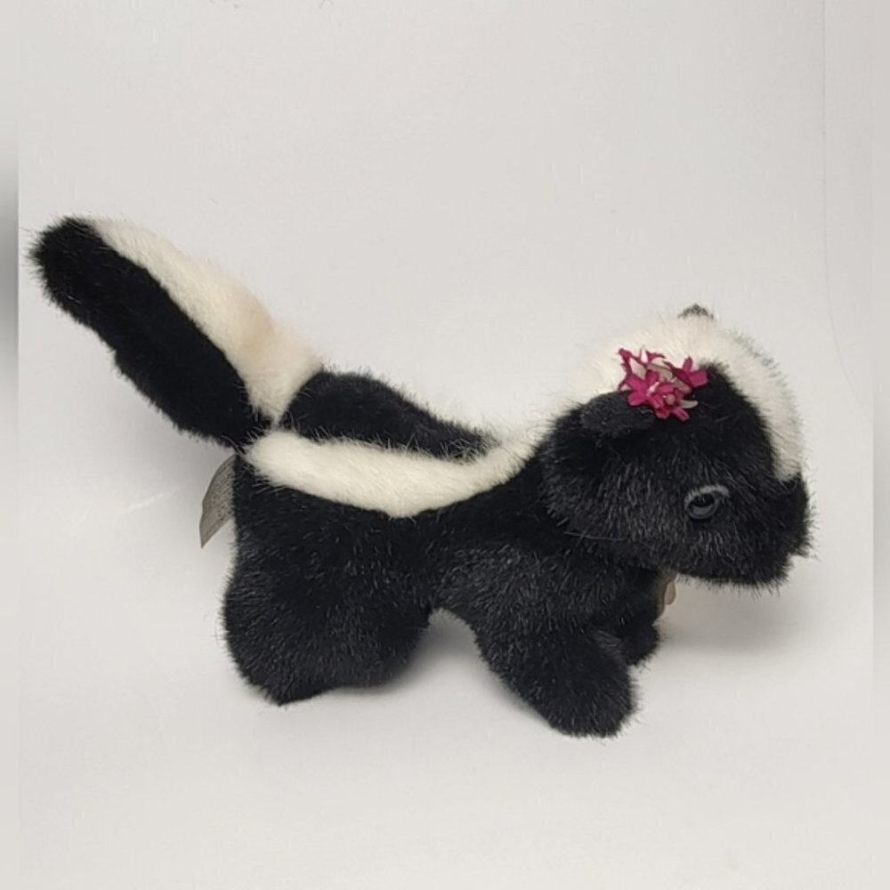 Vintage Gund Jasmine Skunk Plush 2410 Black White Flowers 1987 Tag